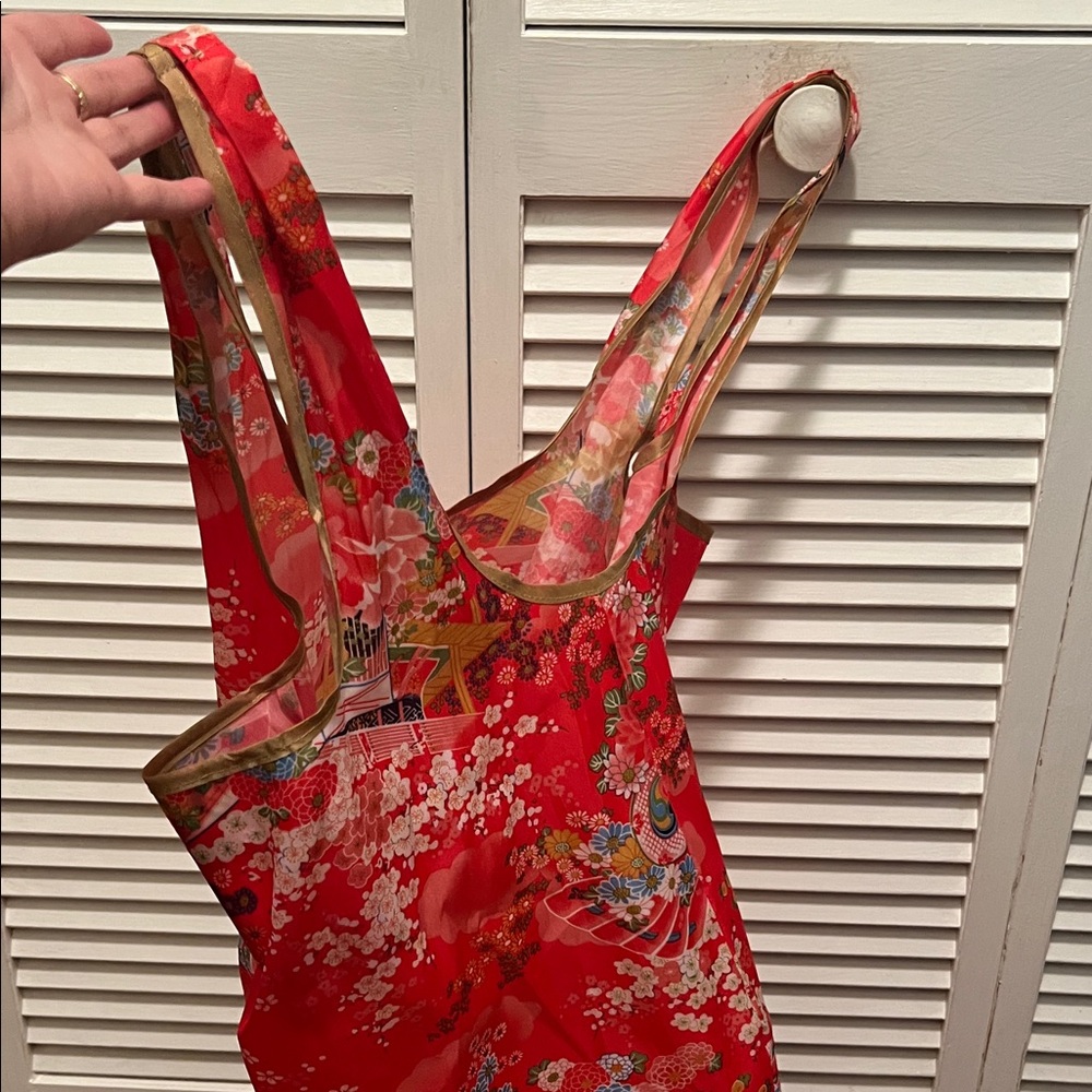 #1082**Floral Red Tote Bag - Picture 3 of 12